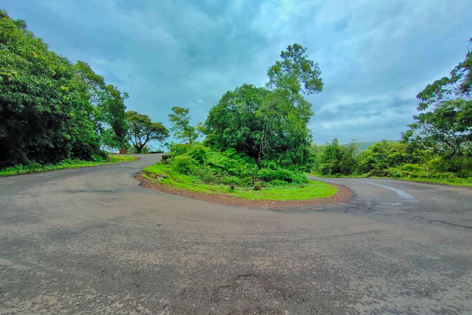 Running track path through Karla